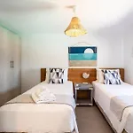 Villa Live In Blue - Kea's Myriad Shades