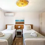 Villa Live In Blue - Kea's Myriad Shades